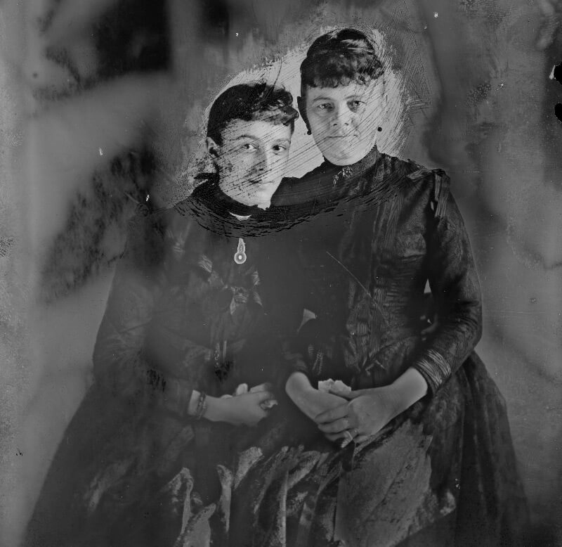 does AI change faces in photo restoration